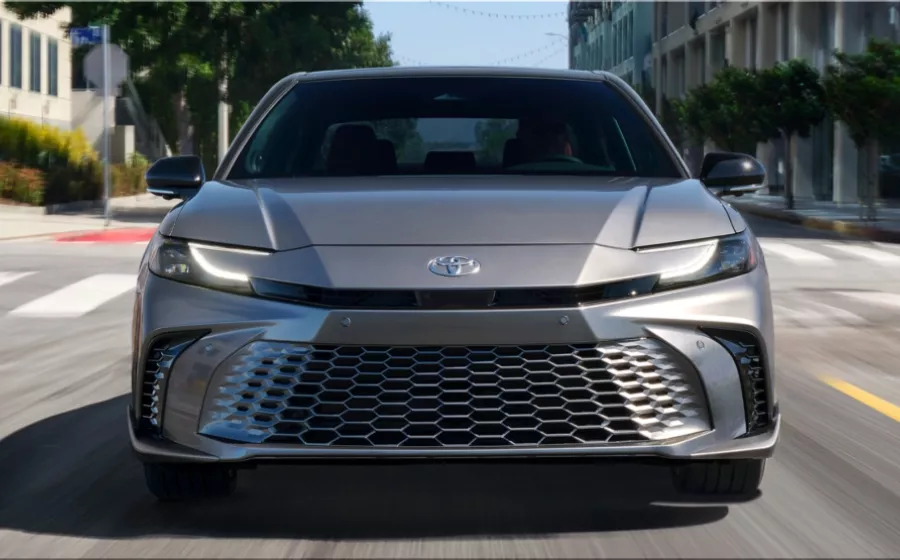 2025 Toyota Camry Hybrid: Power Meets Efficiency in a Sleek Sedan